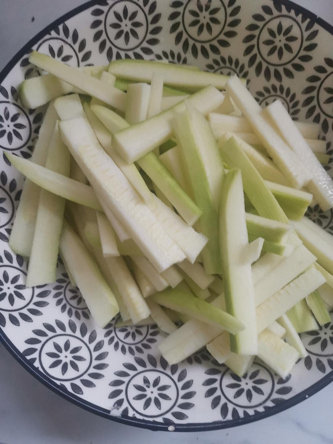 鸡肉丝清炒嫩黄瓜