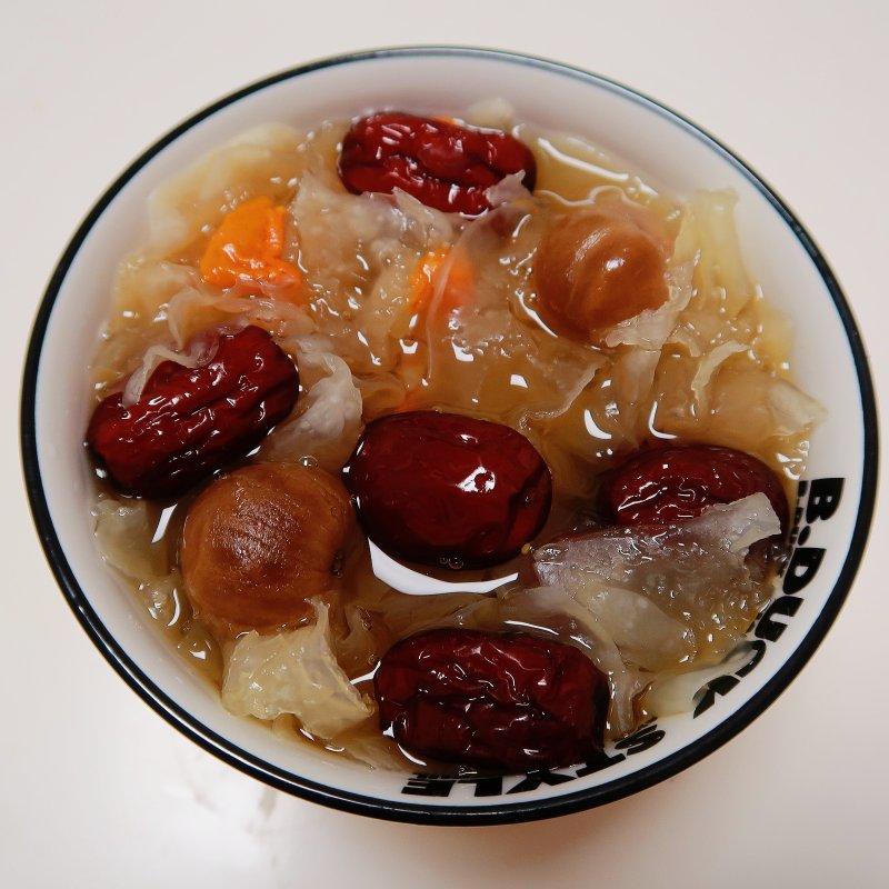 桂圆红枣银耳汤