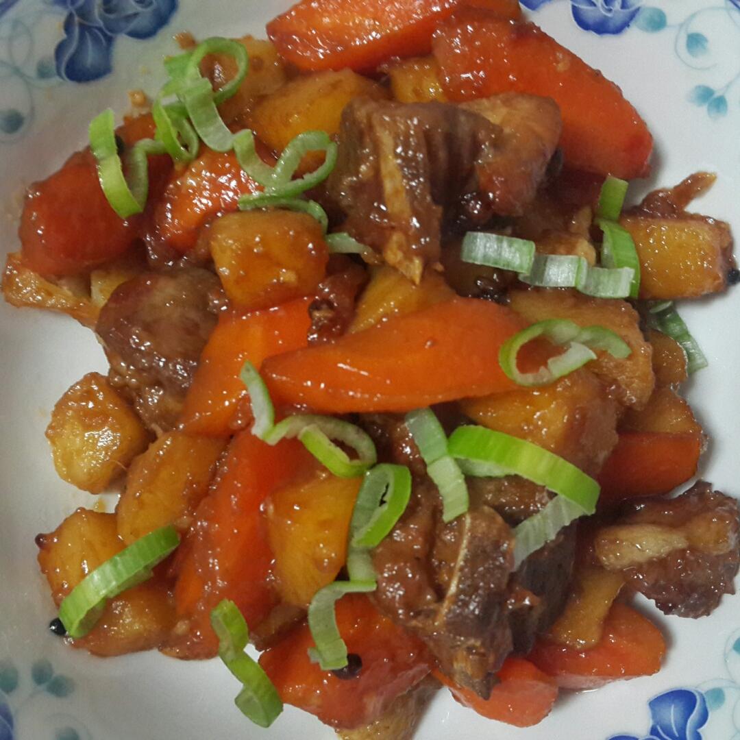 胡萝卜土豆炖排骨
