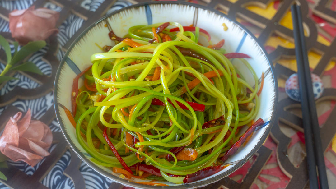 凉拌蒜苔的做法