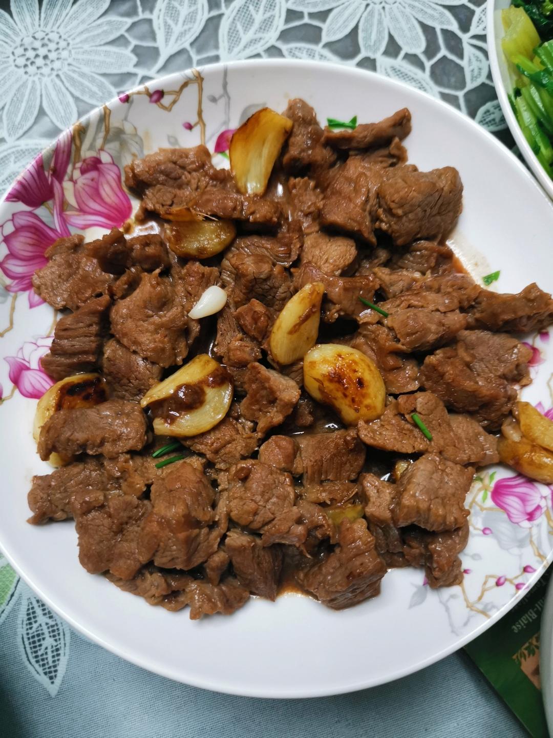 菲力牛排的中式快手料理：杏鲍菇牛肉粒