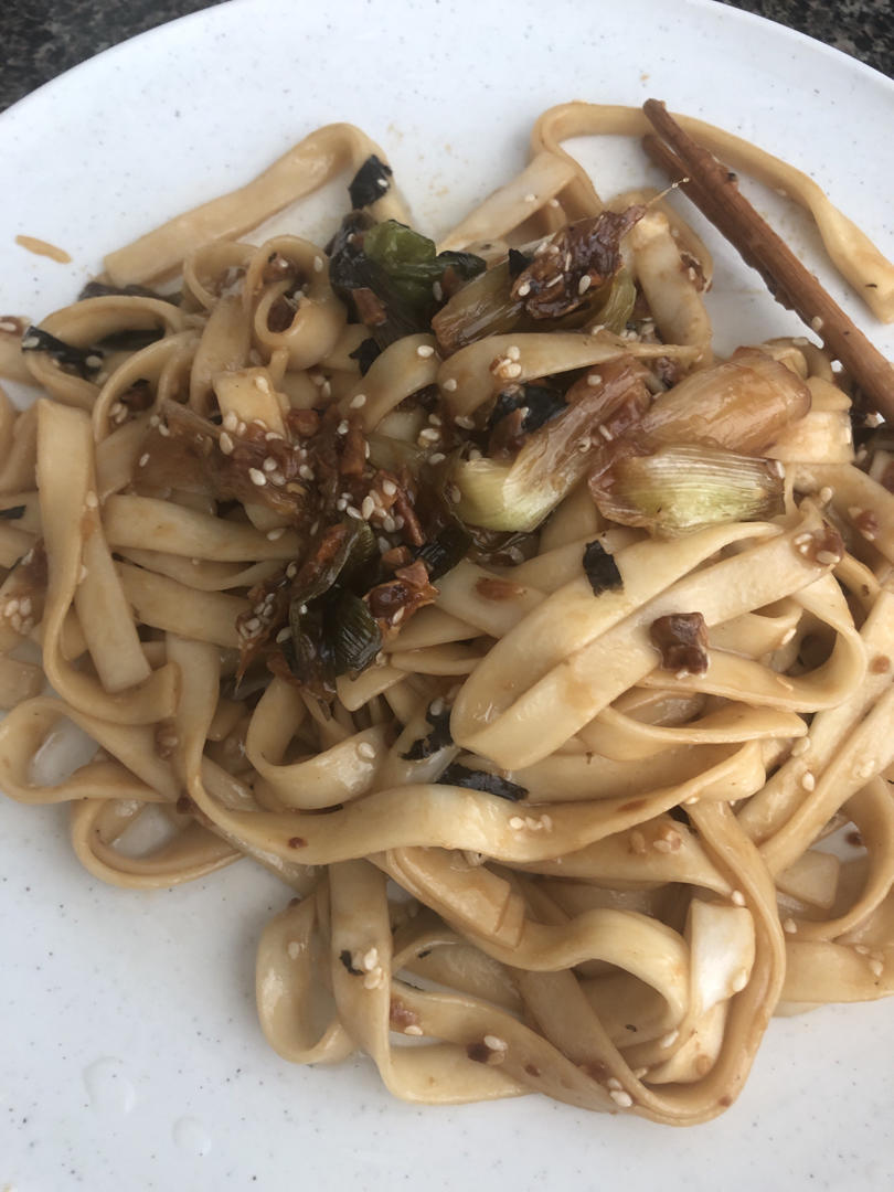 10分钟搞定的一碗葱油拌面