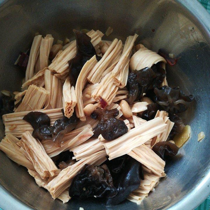 凉拌腐竹木耳