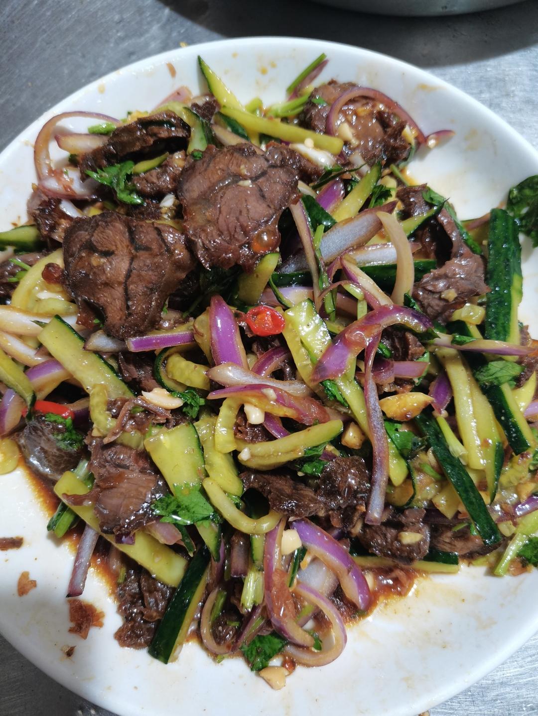 凉拌卤牛肉