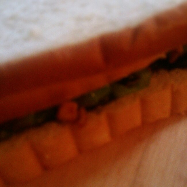 奶油菠菜鸡蛋三明治