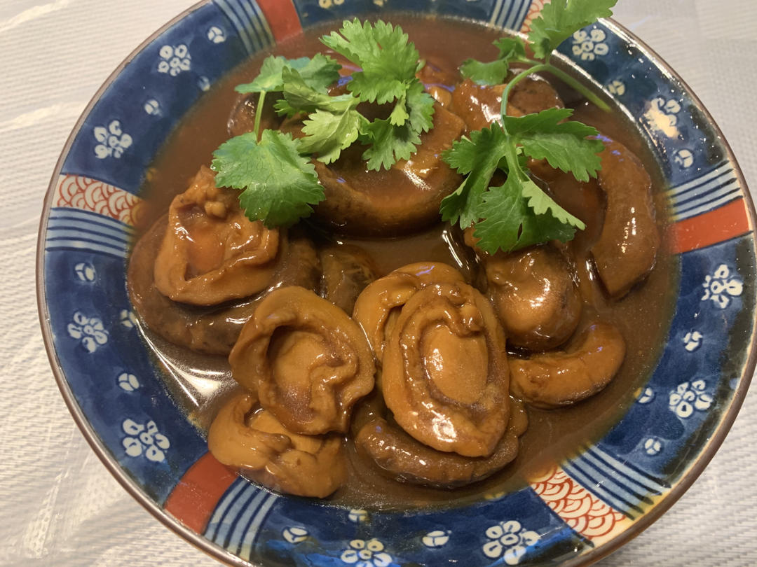 鲍鱼焖冬菇