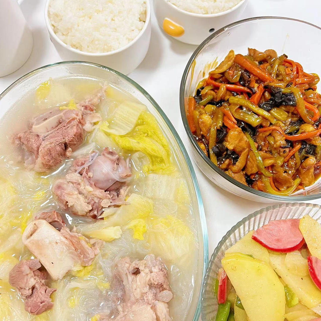 非常简单又美味的大骨头汤