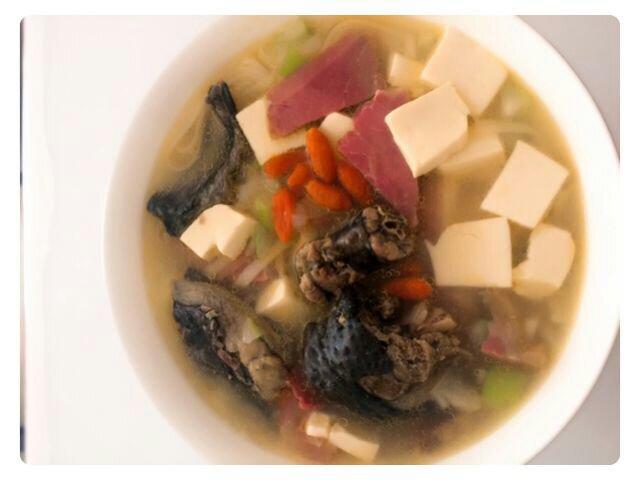 枸杞红枣乌鸡汤