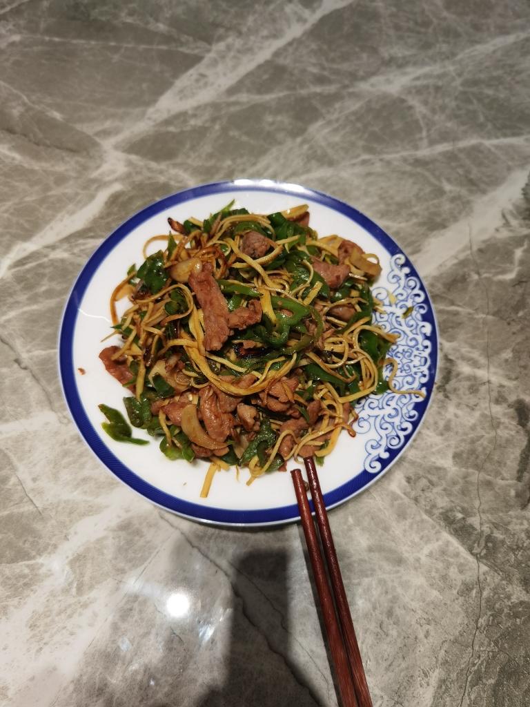 青椒豆腐皮炒肉丝