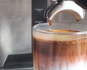【冠军的咖啡配方】之超简单的“Dirty coffee脏脏咖啡”的做法 步骤5