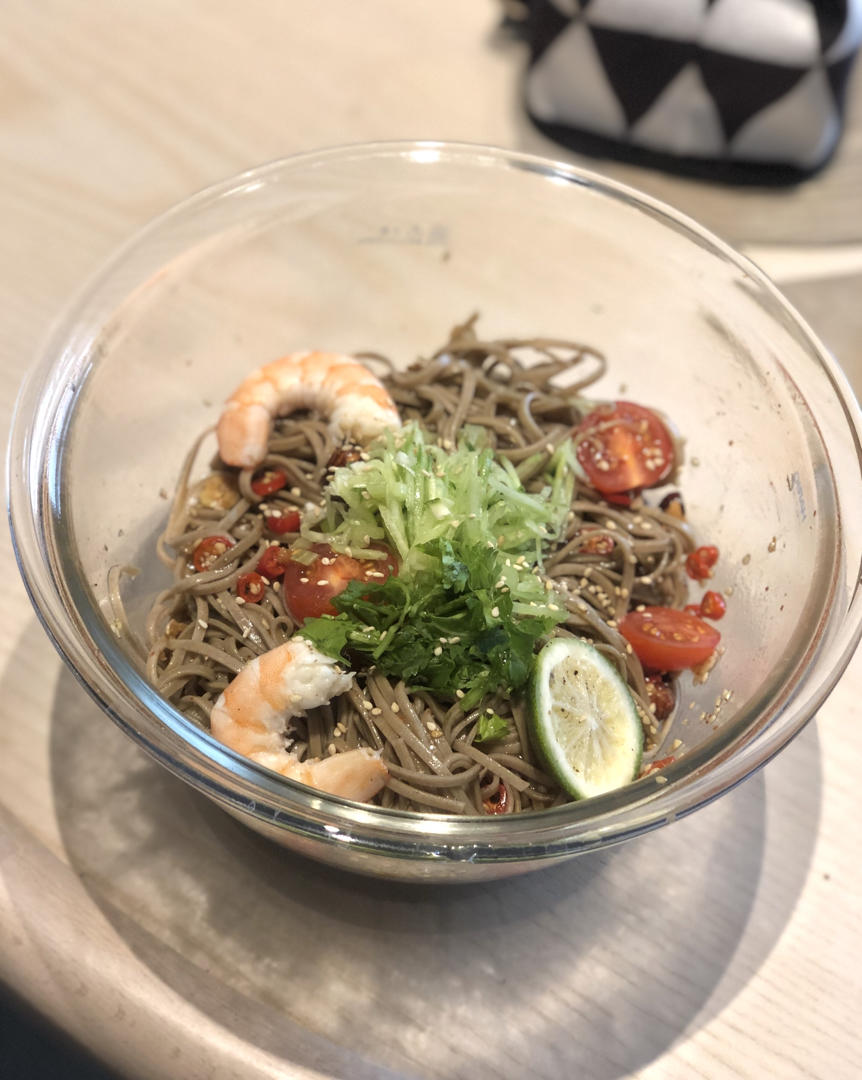 酸辣虾荞麦凉面