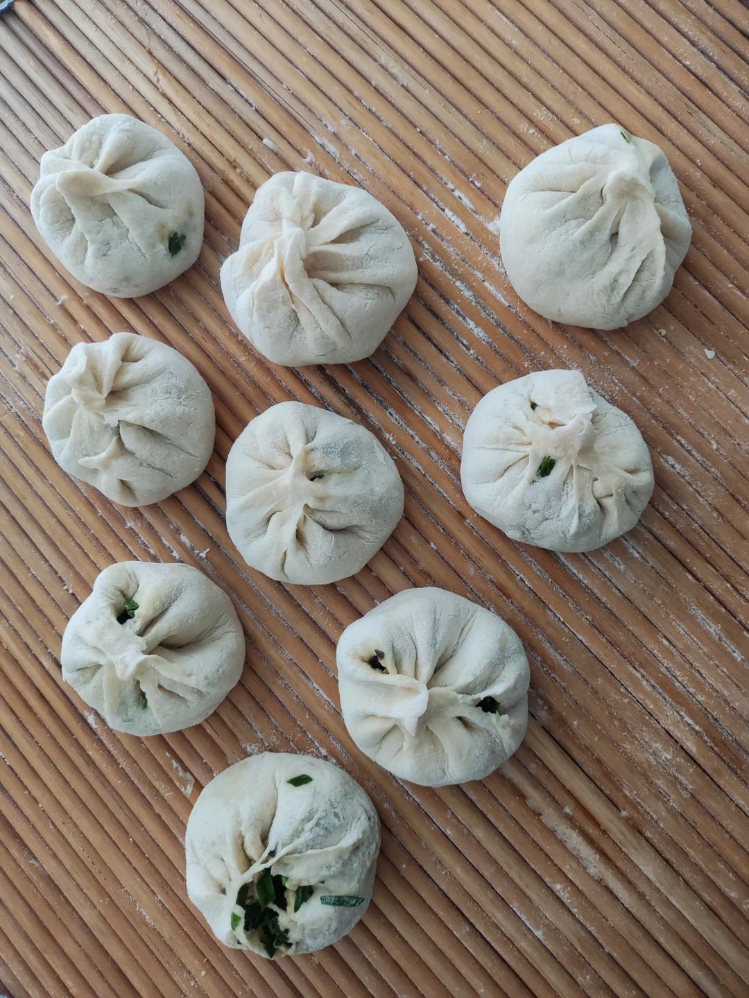 韭菜木耳鸡蛋包子