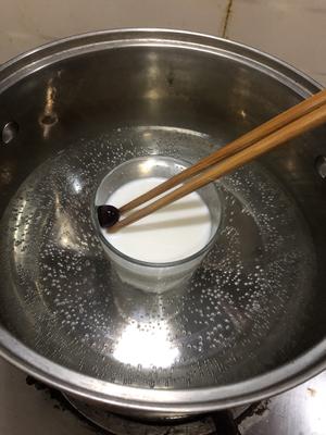 用QQ糖就能做果味牛奶布丁的做法 步骤3