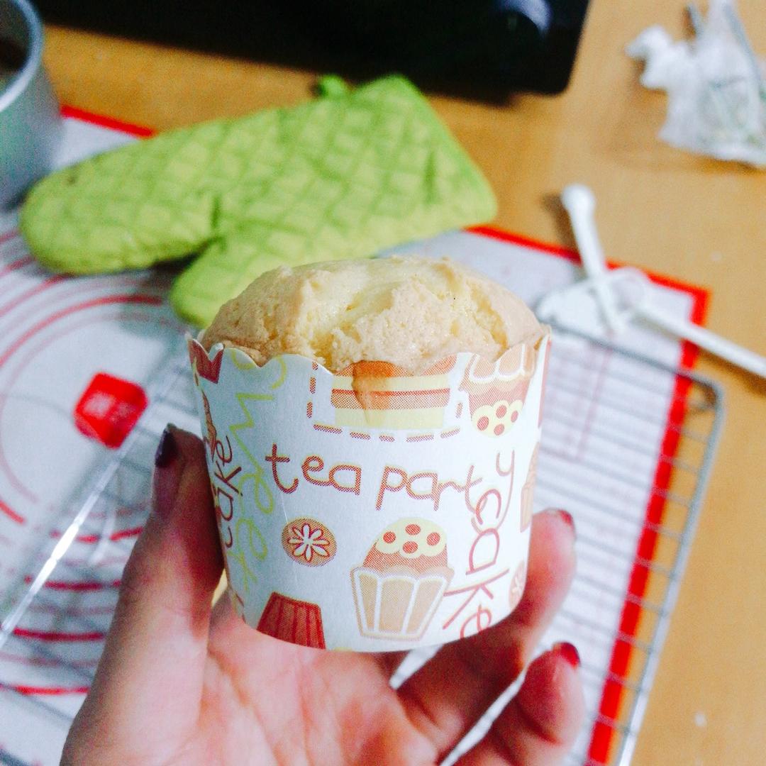 用全蛋打发的纸杯蛋糕