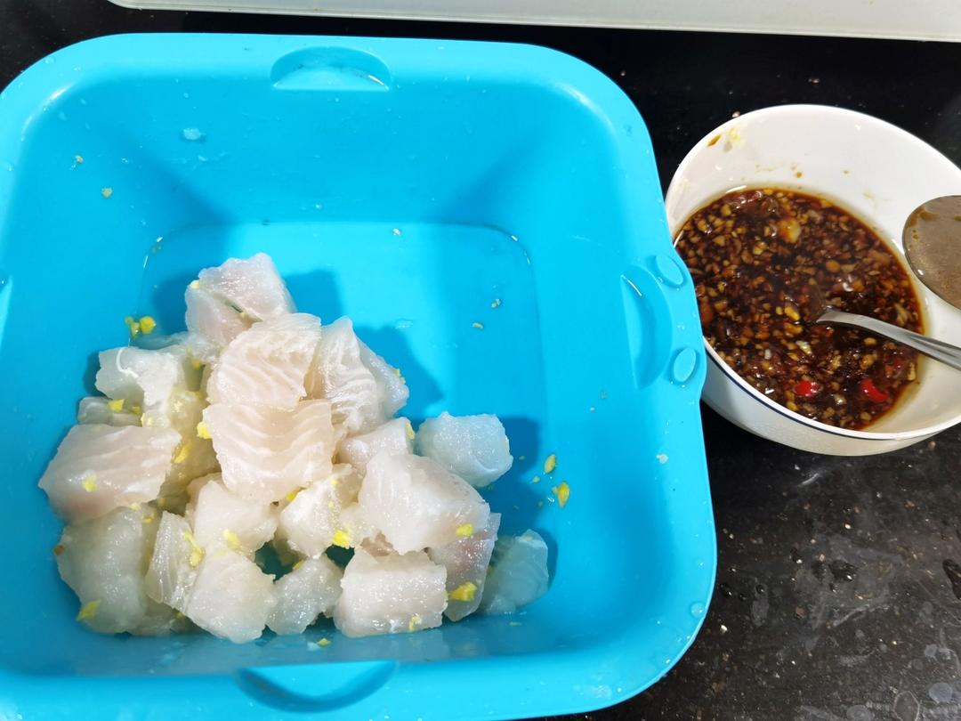 15分钟搞定【蒜蓉粉丝蒸龙利鱼】，入夏前多吃它准能瘦！