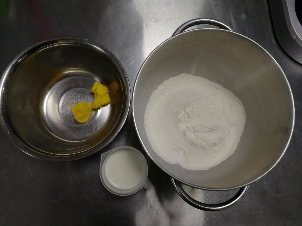 纯奶手撕吐司的做法 步骤1