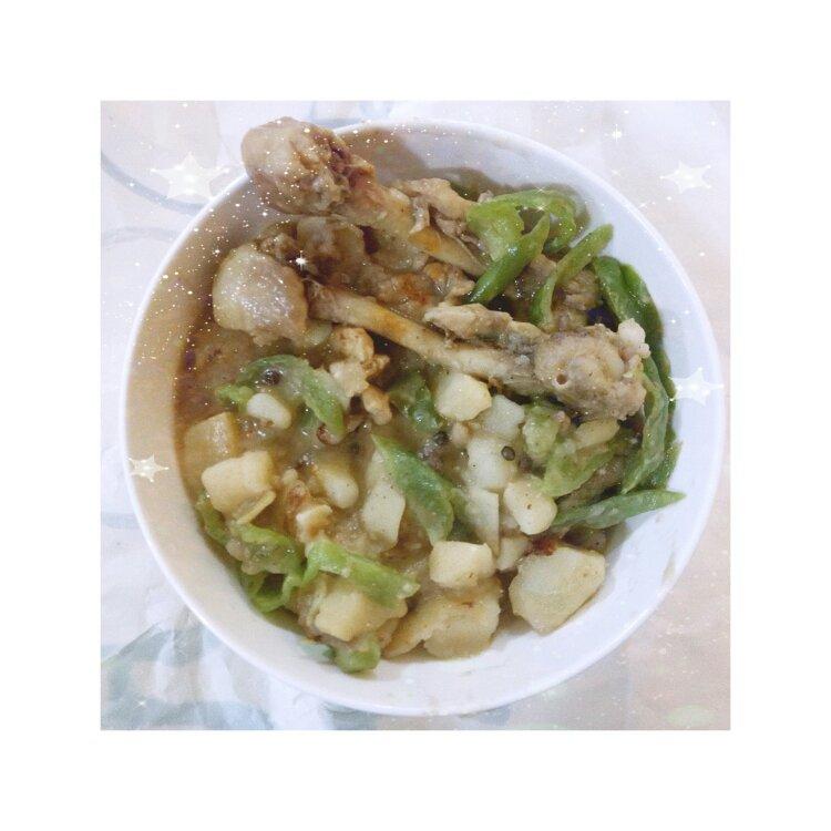 鸡腿炖土豆