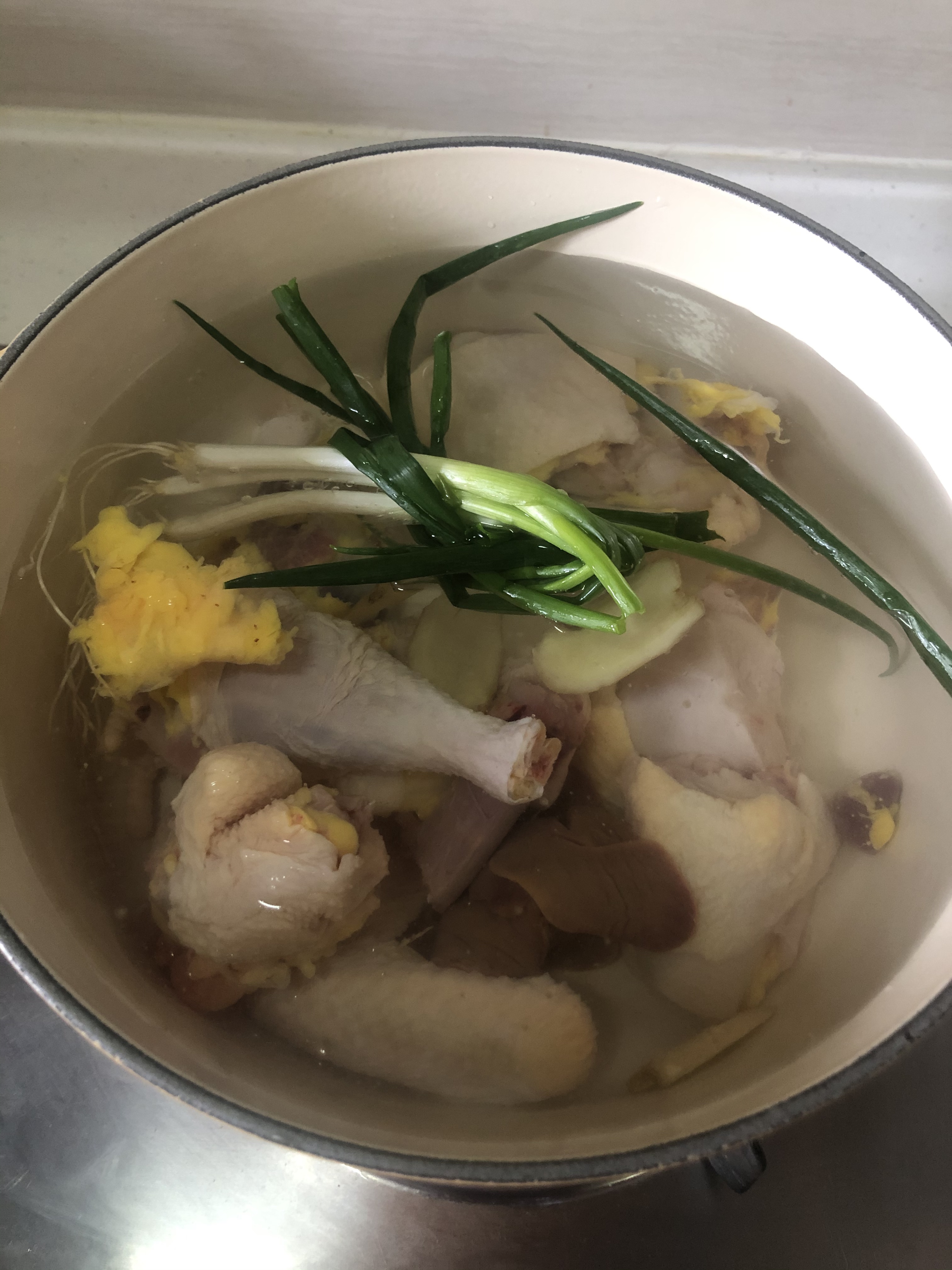 珐琅锅：黄油油的老母鸡汤的做法 步骤2