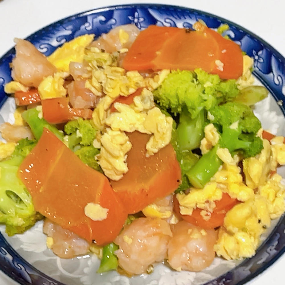 【宝宝食谱】西兰花炒虾滑，色泽艳丽、营养丰富～