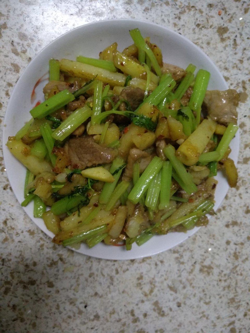 芹菜土豆炒肉