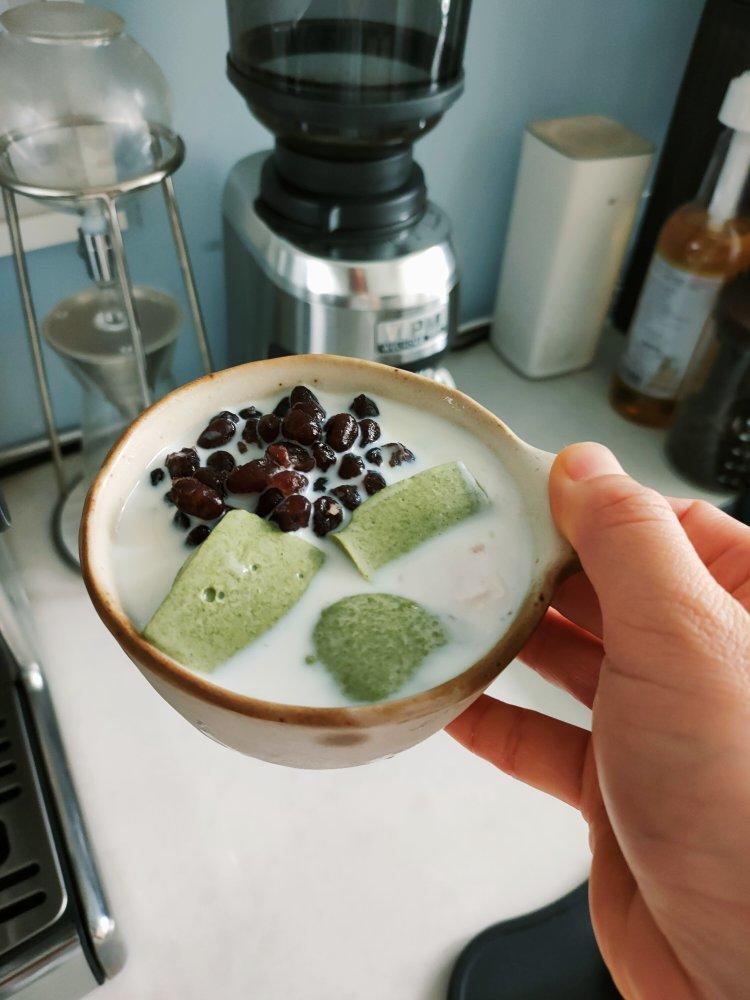 夏日必备小甜品抹茶奶冻白玉丸子