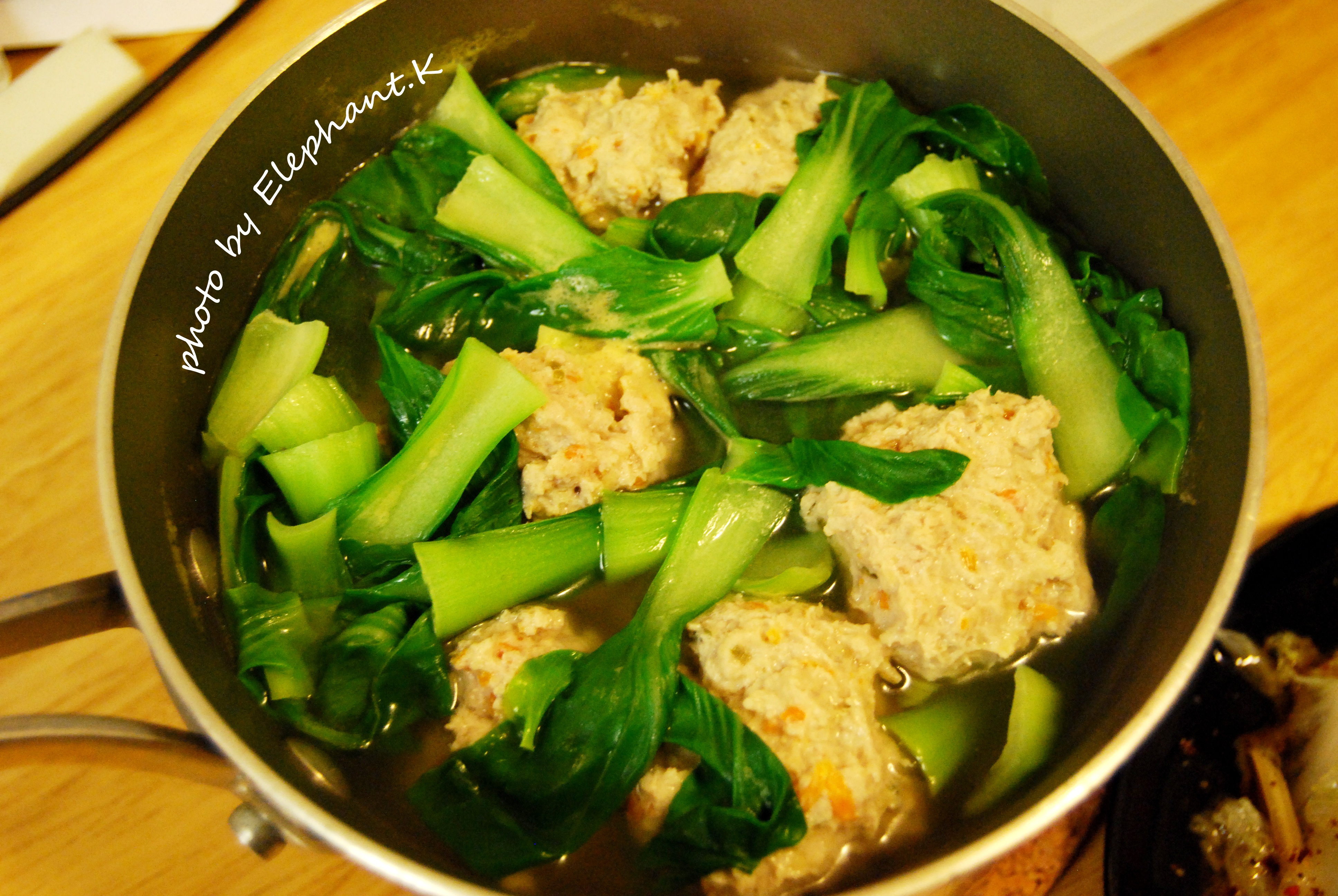 鸡肉丸子青菜汤