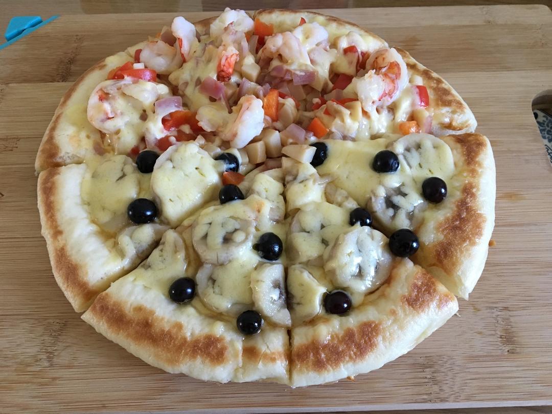 不用烤箱也能做披萨～海陆空四拼平底锅披萨