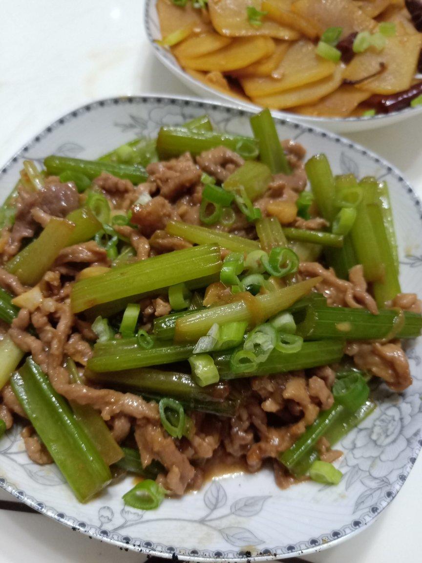 芹菜炒肉