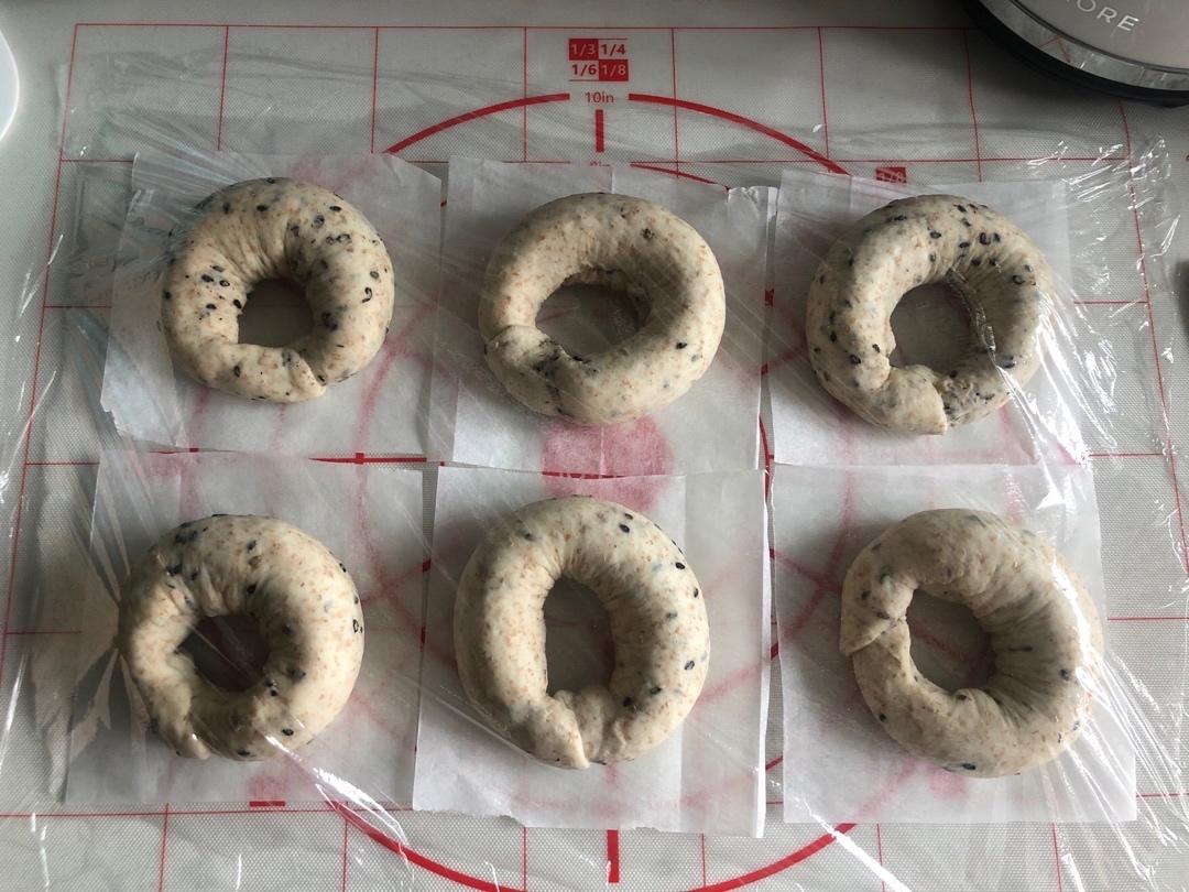 黑芝麻全麦贝果