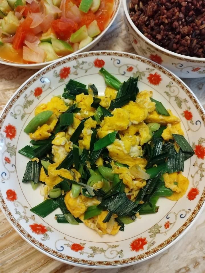 蒜苗炒鸡蛋