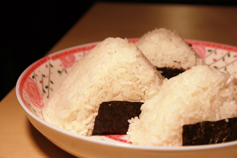 鲑鱼饭团