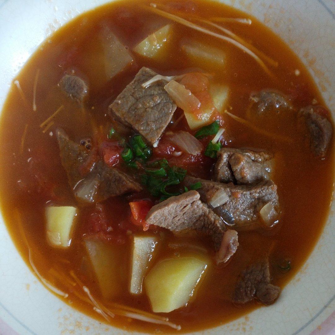 【番茄土豆炖牛腩】