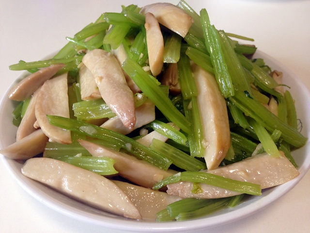 杏鲍菇炒芹菜