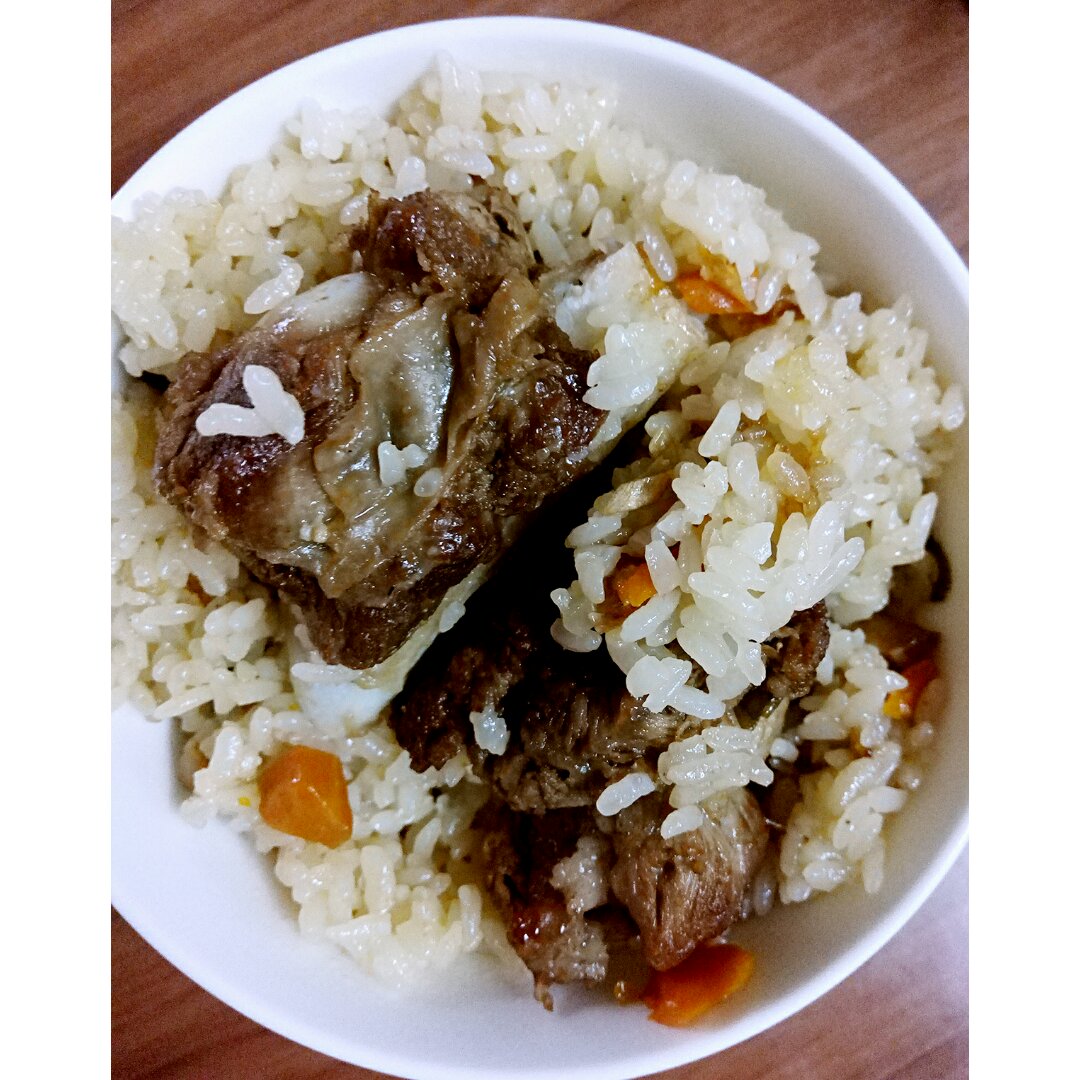喷香排骨焖饭（爆好吃）
