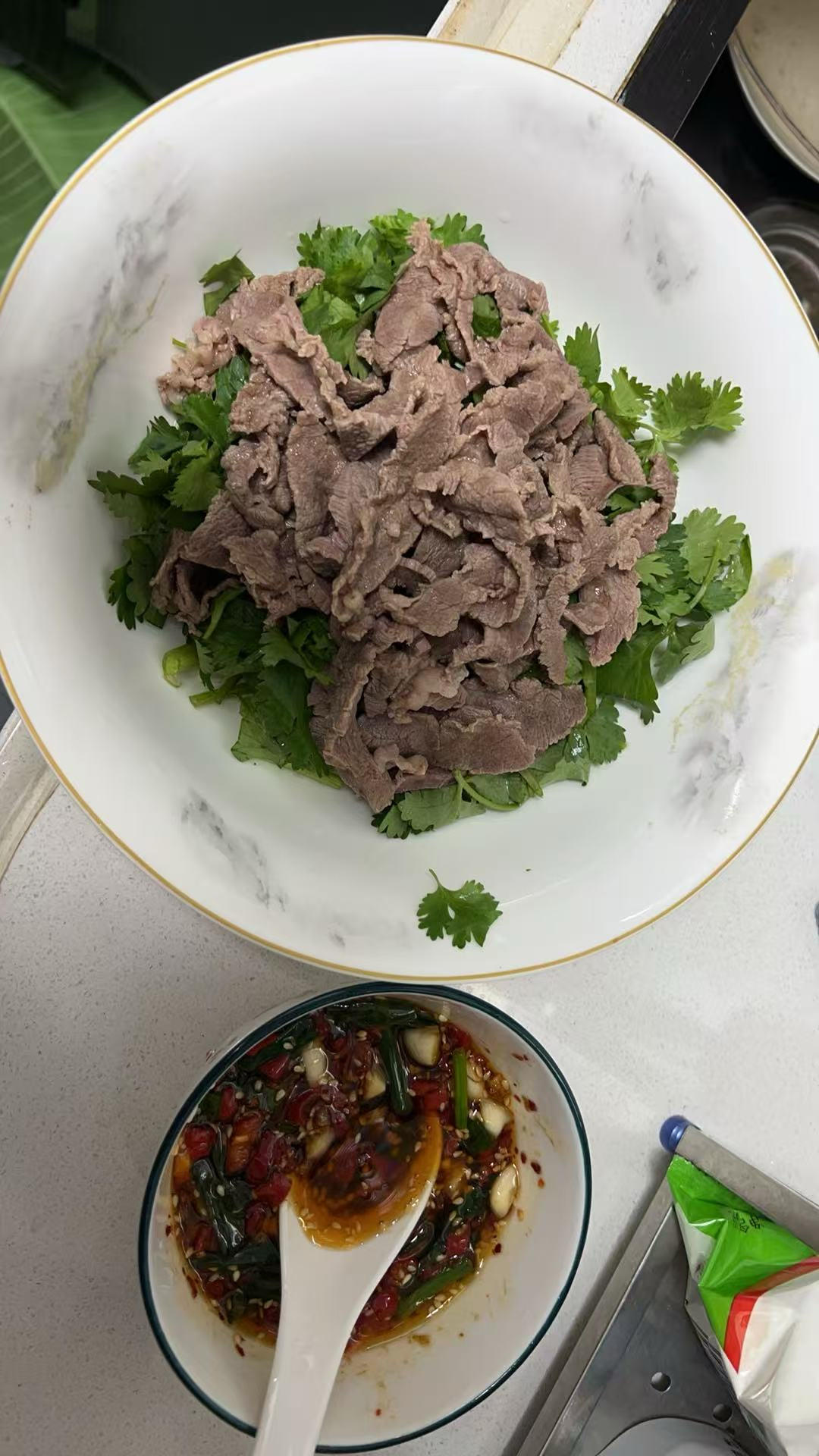 不用爆炒的香菜拌牛肉