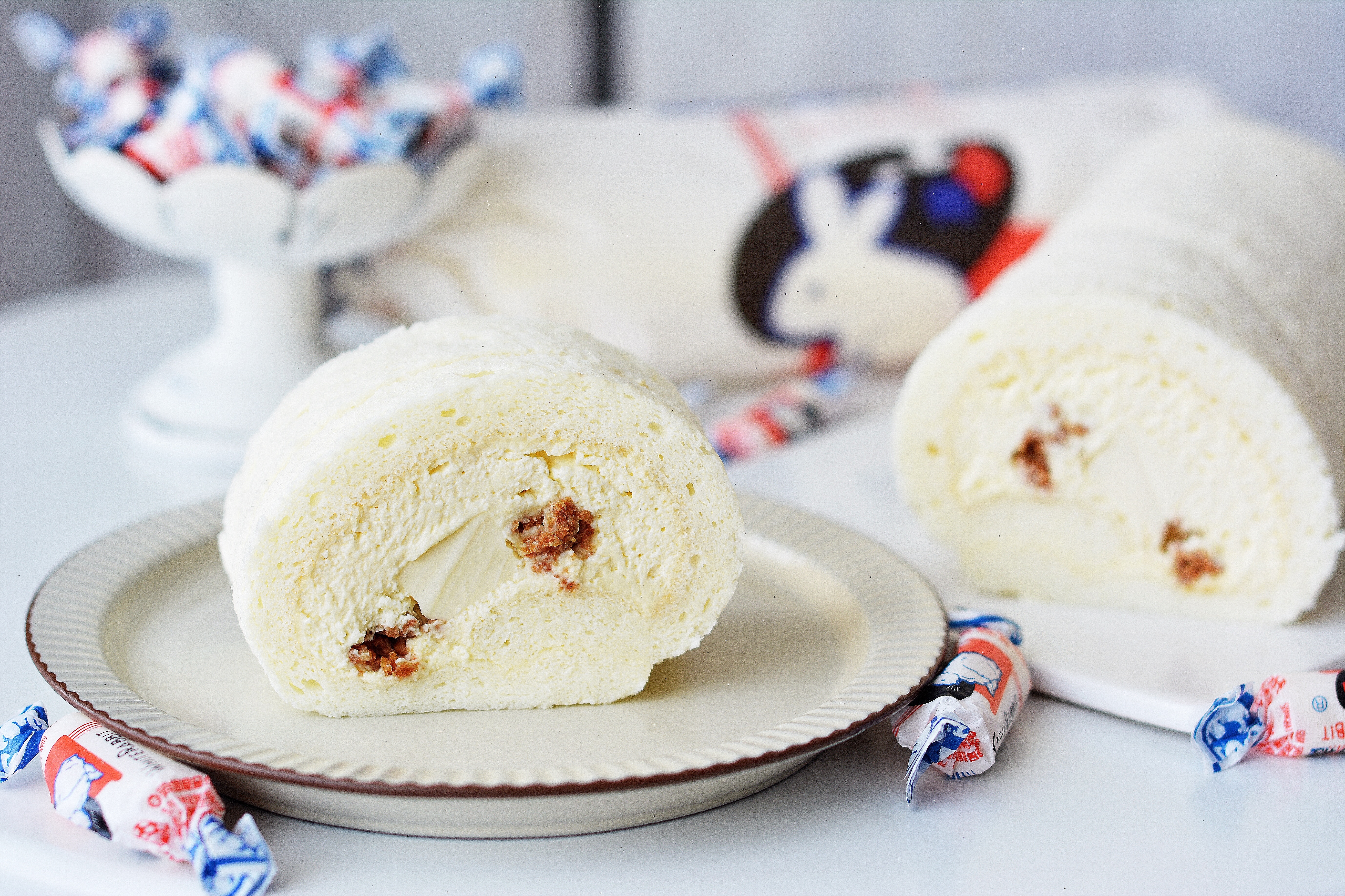💘网红💘大白兔奶冻蛋糕卷（爆好吃的奶酱、奶酥和奶冻有详解）的做法