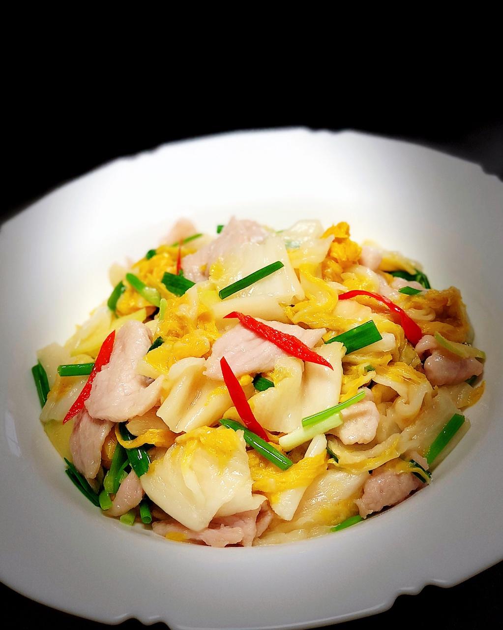 鹏妈在奔跑做的大白菜炒肉片