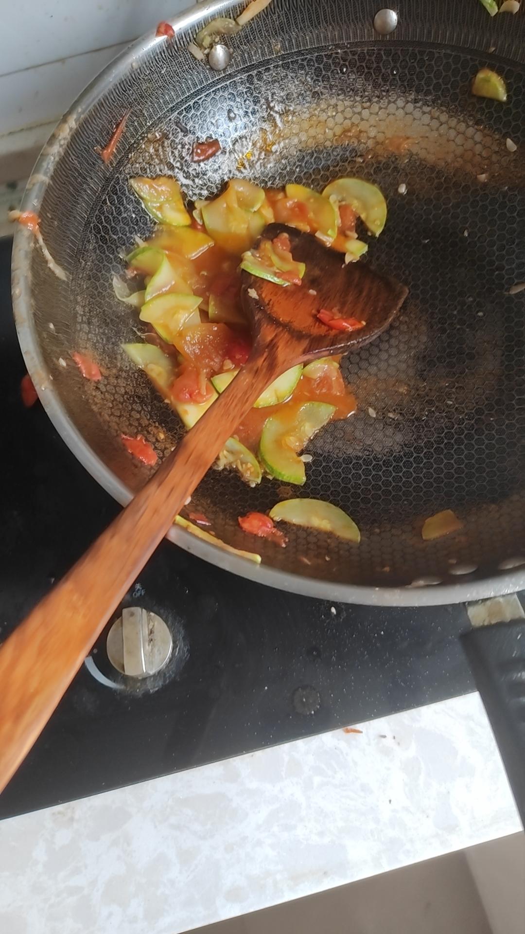 西红柿炒西葫芦