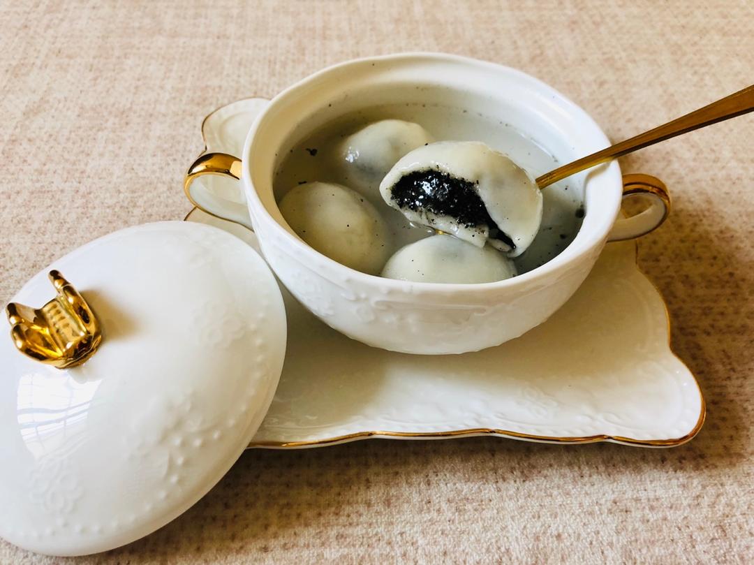 花生黑芝麻汤圆