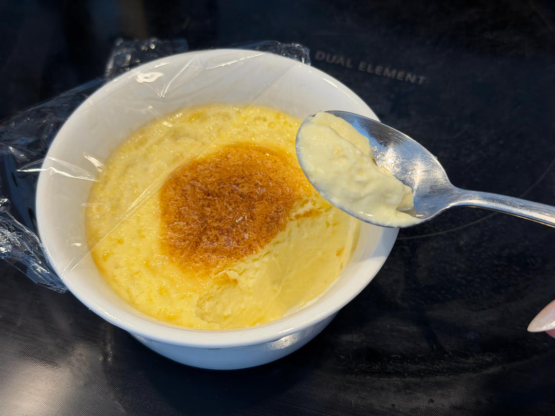 Crèmebrulée。法式烤布雷。焦糖布丁。