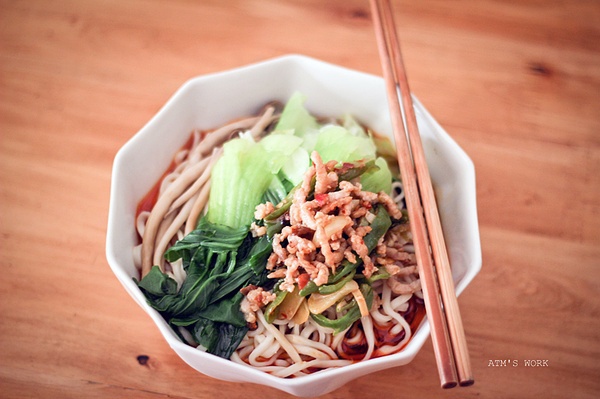 家常青菜肉丝面