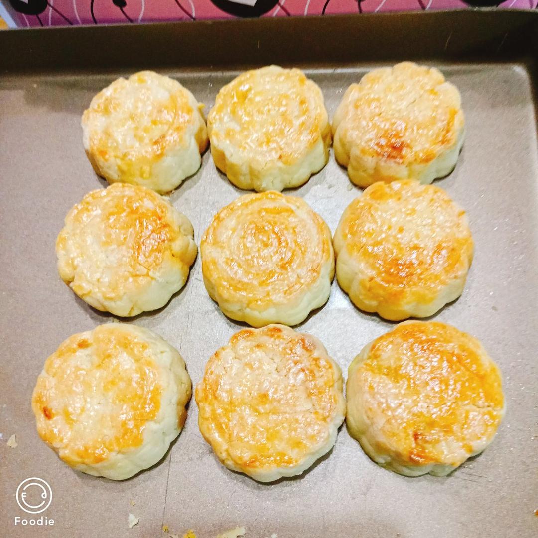 酥皮奶黄月饼