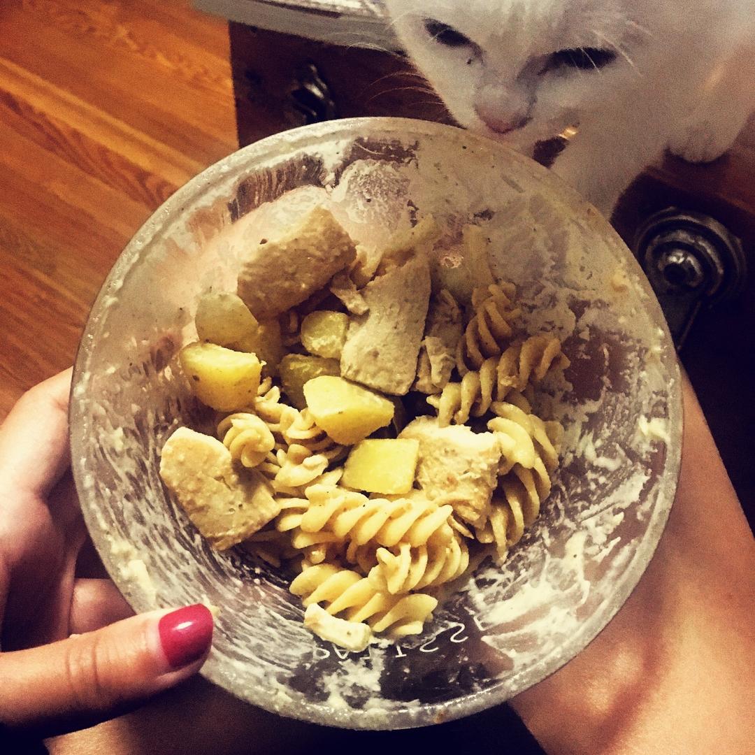 鸡肉通心粉土豆沙拉