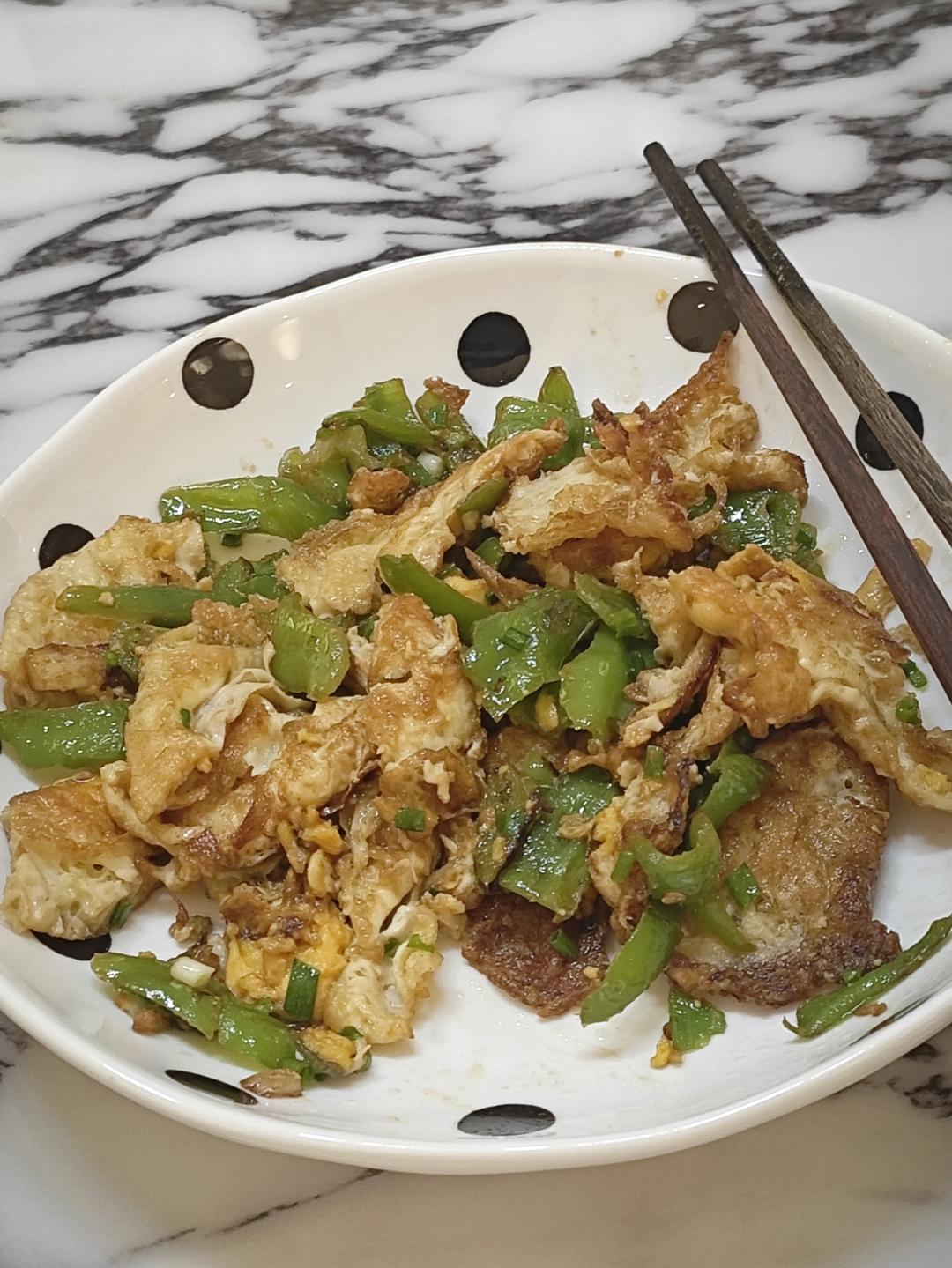 下饭神菜｜青椒炒荷包蛋       吃两碗饭没问题‼️