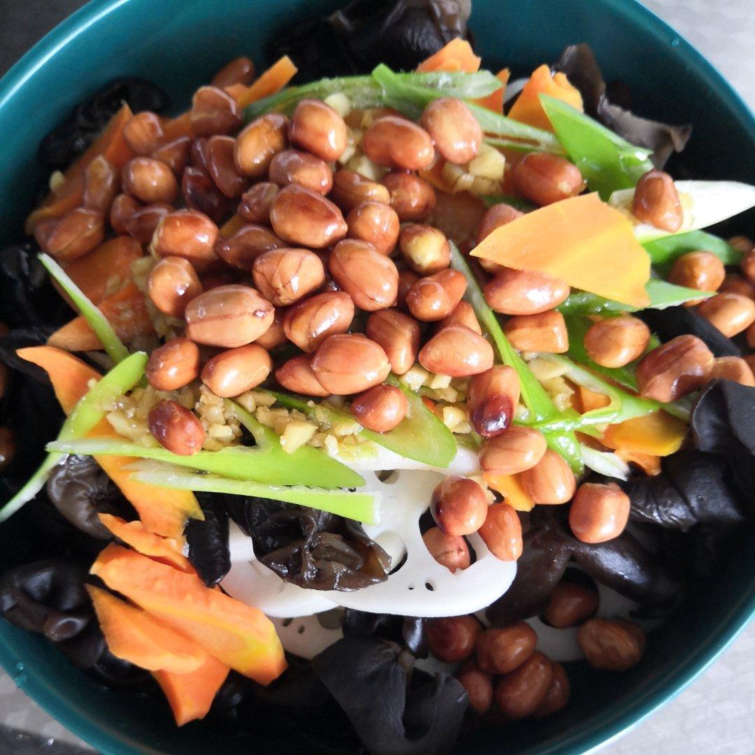 健脾开胃的凉拌木耳藕片