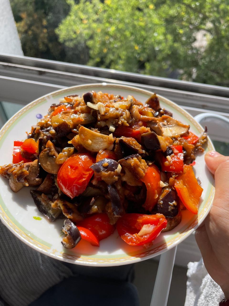 美味营养的彩椒蘑菇烧茄子