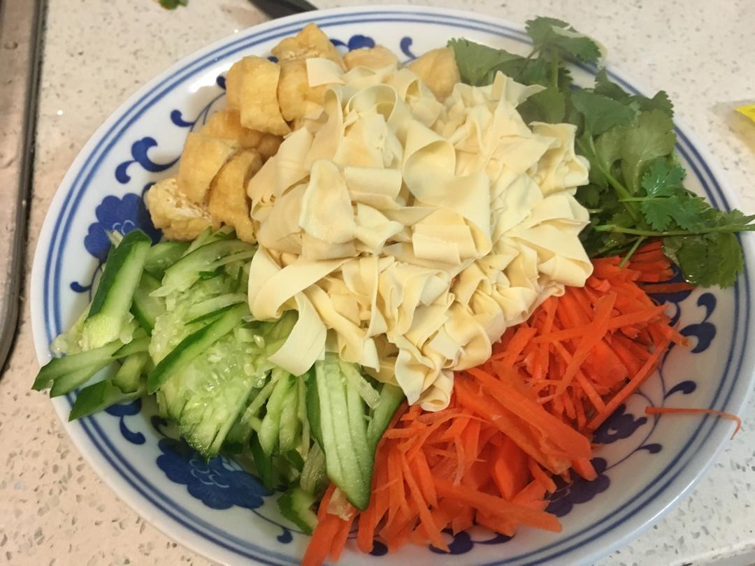 夏天爽翻天：全能拌菜（含酱汁）