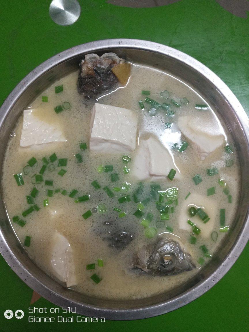 鲫鱼豆腐汤