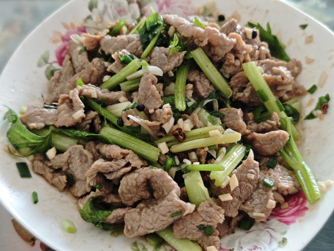 凉拌香菜牛肉