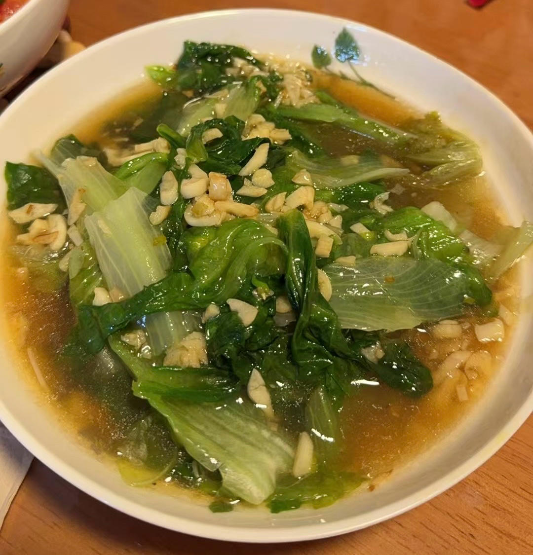蒜蓉蚝油生菜，清脆爽口，色香味俱全